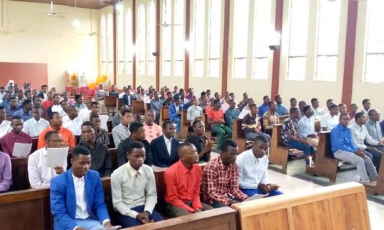 GRAND SÉMINAIRE DE BUJUMBURA : CELEBRATION DE LA PRESENTATION DE JESUS AU TEMPLE