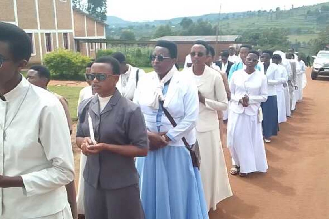 BURURI : LA PAROISSE KIRYAMA CELEBRE AVEC FERVEUR LA 30ᵉ JOURNEE MONDIALE DE LA VIE CONSACREE