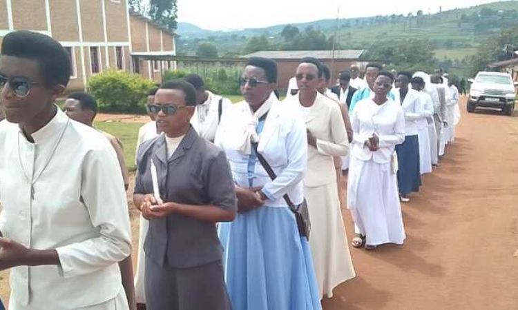 BURURI : LA PAROISSE KIRYAMA CELEBRE AVEC FERVEUR LA 30ᵉ JOURNEE MONDIALE DE LA VIE CONSACREE