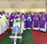LE DIOCESE DE BUBANZA PLEURE  ET ACCOMPAGNE SON PRETRE L'ABBE DESIRE CIMPAYE