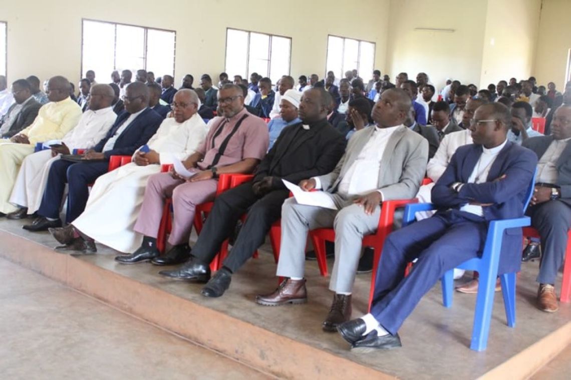 JOURNEE ACADEMIQUE A L’INSTITUT THEOLOGIQUE SAINT JEAN PAUL II DE GITEGA : QUATRE REGARDS CROISES SUR LA PAIX
