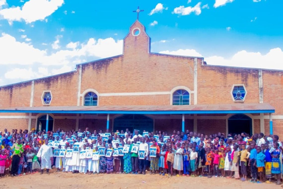 PAROISSE CANKUZO CLOTURE AVEC FERVEUR LE MOIS MARIAL
