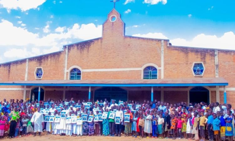 PAROISSE CANKUZO CLOTURE AVEC FERVEUR LE MOIS MARIAL