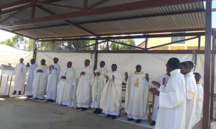 RUTANA :CLOTURE DU MOIS MARIAL AU SANCTUAIRE DE  RUGEREGERE