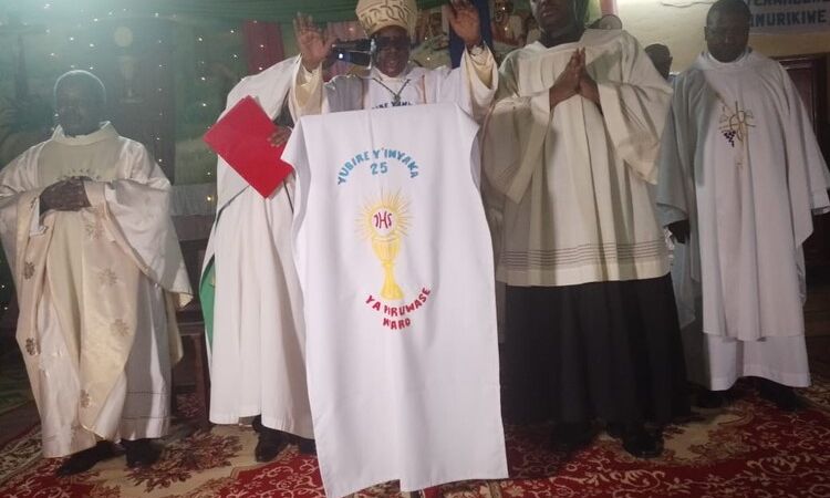 LA PAROISSE SAINT LEONIDAS DE MWARO A BIEN CELEBRE SON JUBILE D’ARGENT