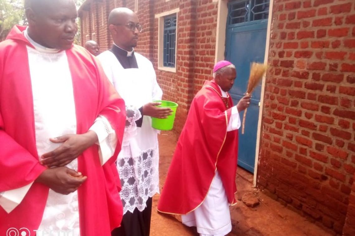 SACREMENTS DE L’INITIATION ET BENEDICTION DE L’EGLISE SUCCURSALE DE NKURYE EN PAROISSE GIHARO