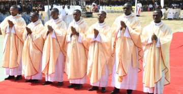 PAROISSE BURANIRO : UN JUBILE DE 75 ANS MARQUE PAR UNE GRANDE MOISSON D’ORDINATIONS SACERDOTALES