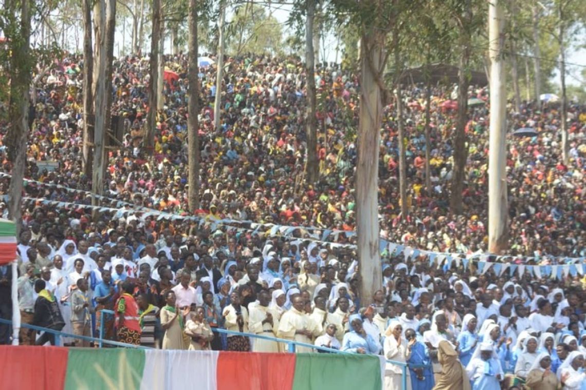 MUGERA : UNE FOULE IMMENSE AUTOUR DES PASTEURS POUR CELEBRER LA SOLENNITE DE L’ASSOMPTION DE LA VIERGE MARIE