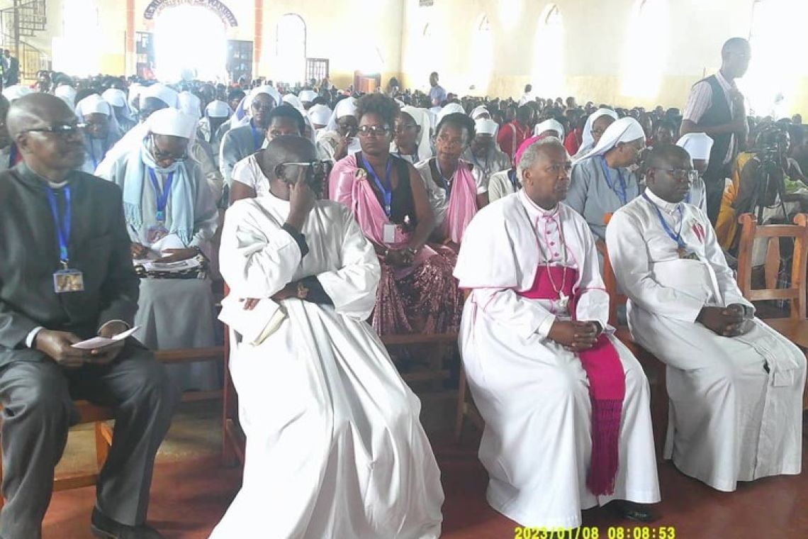 ENSEIGNEMENT SUR LES RELIQUES DE SAINTE THERESE DE L'ENFANT JESUS A LA PAROISSE SHANGA