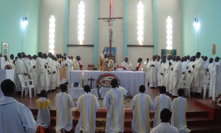 LE VICAIRE GENERAL DE BURURI A CELEBRE SON JUBILE D'ARGENT DE VIE SACERDOTALE